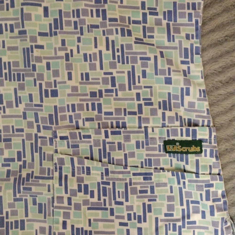 Scrub set - Picture 2 of 2